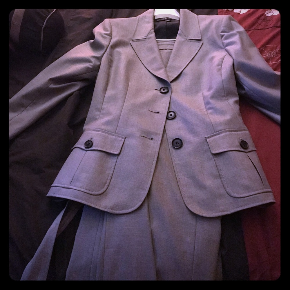 Womens petite suit slightly used fully lined